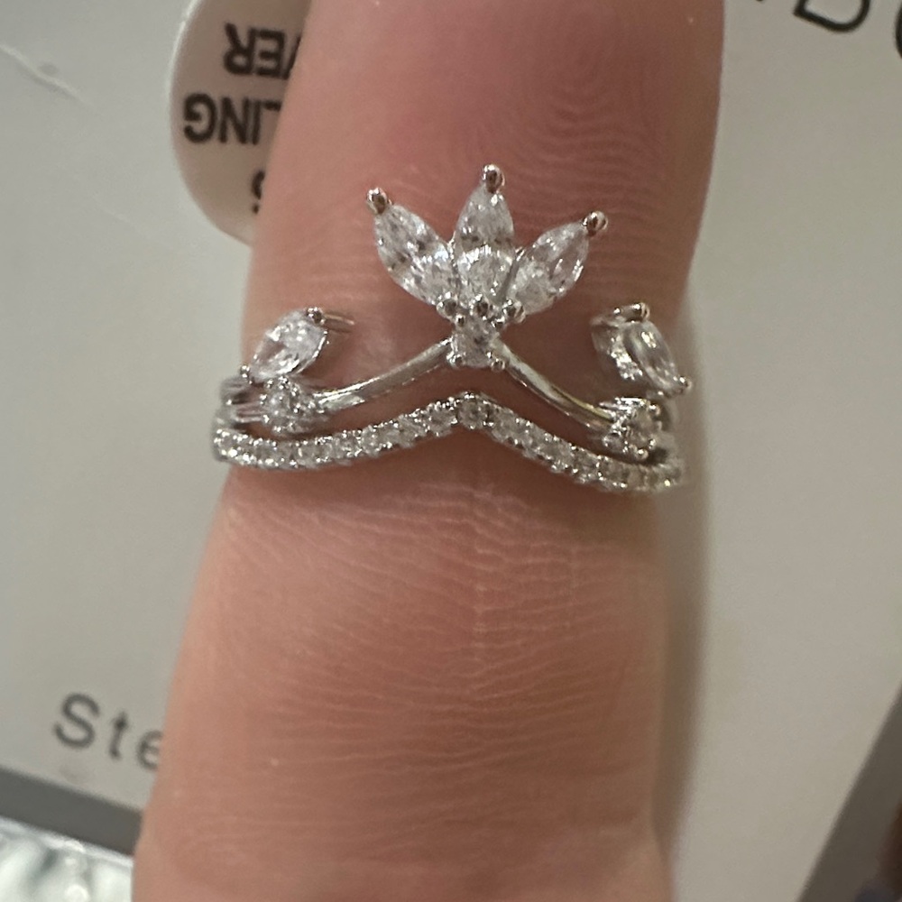 Elegant Silver Ring with Crystal Accents